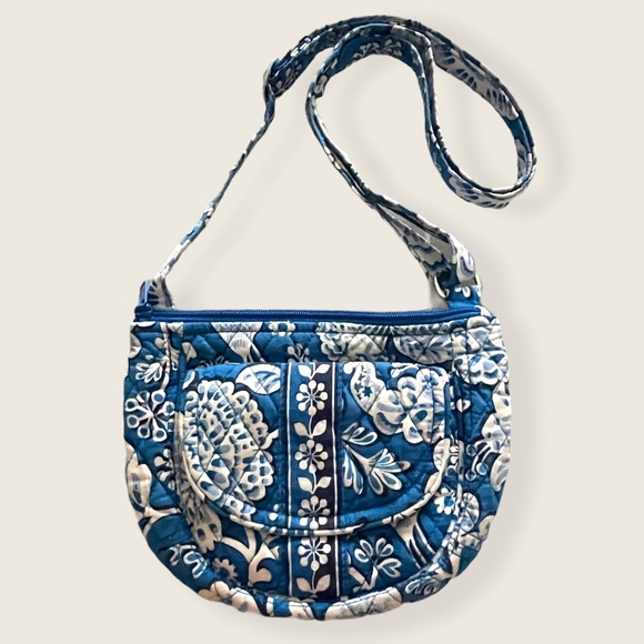 Vera Bradley Handbags - Vera Bradley Crossbody Bag